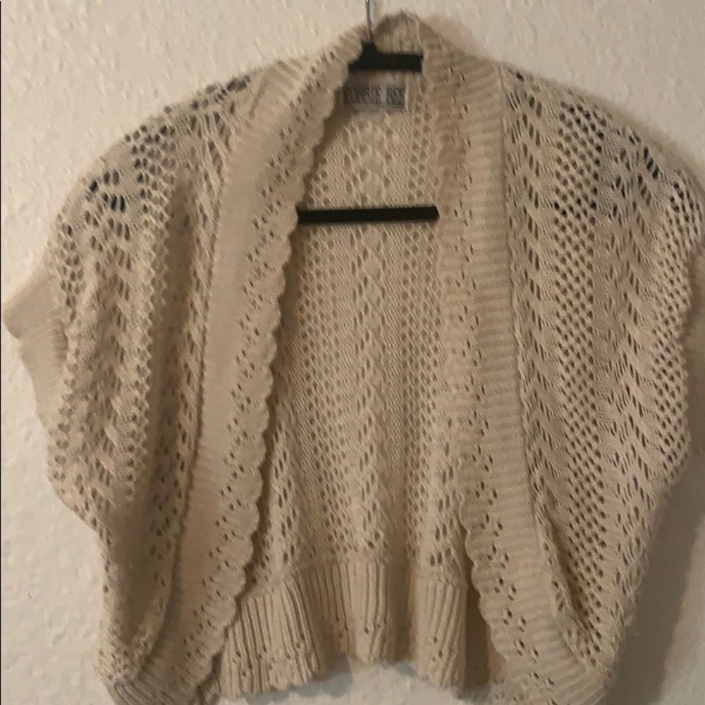 Robbie Bee shrug
